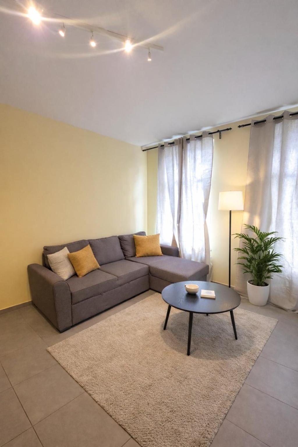 Spacious 2br Near Grand Place3 *