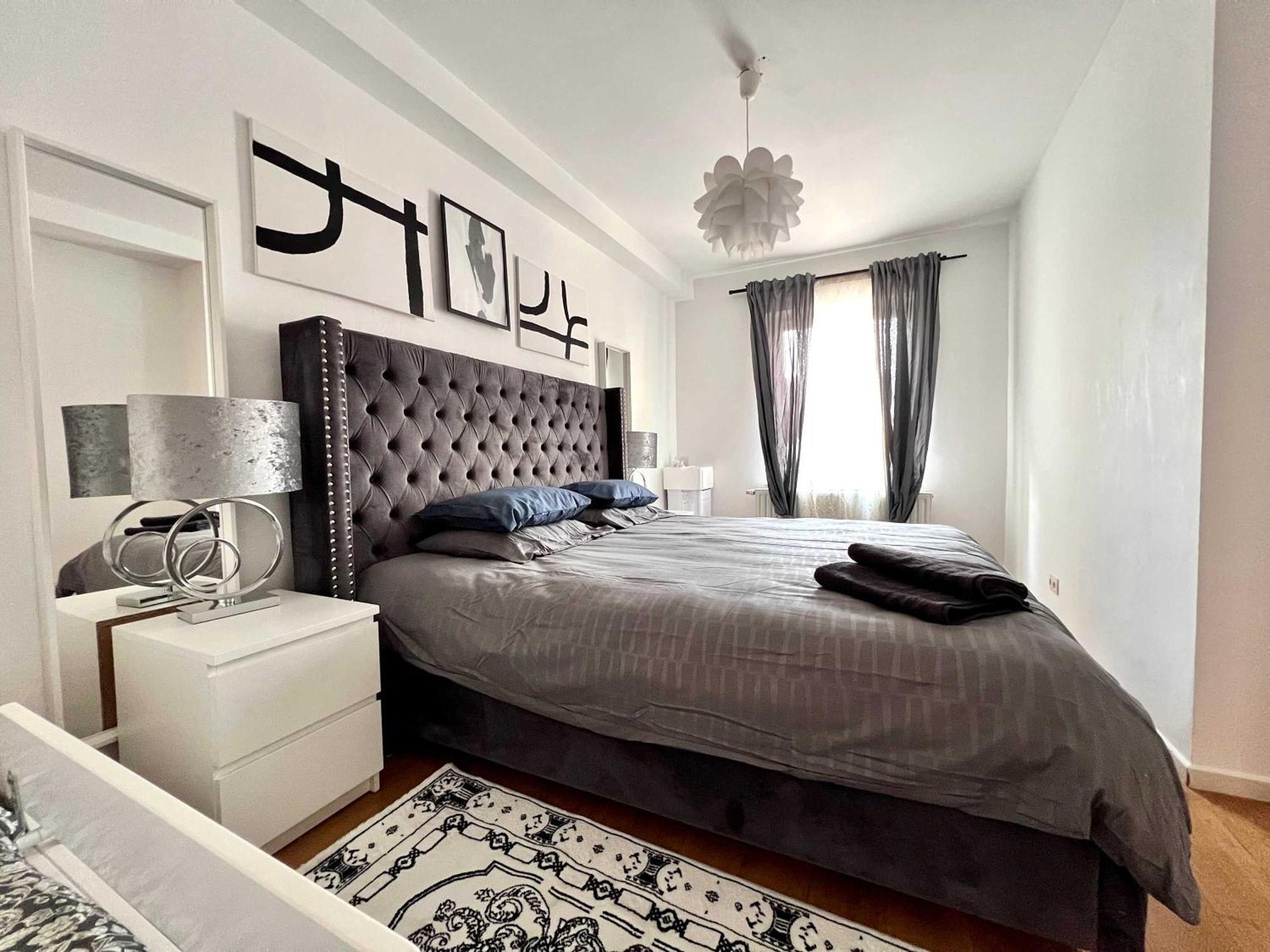 Family Cosy For Up To 9 Guests Near Midi Station *