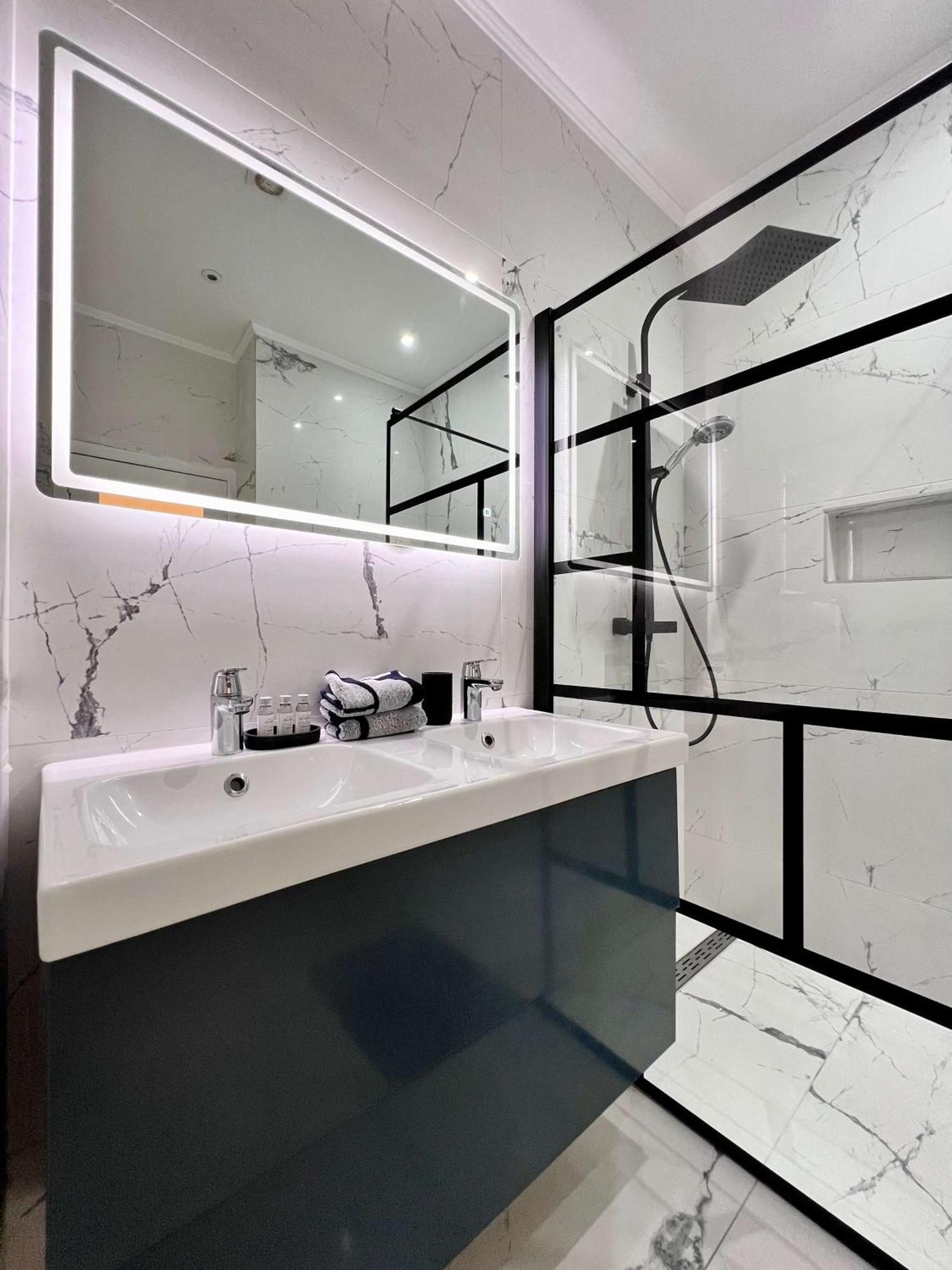 Family Cosy For Up To 9 Guests Near Midi Station Apartment Brussels