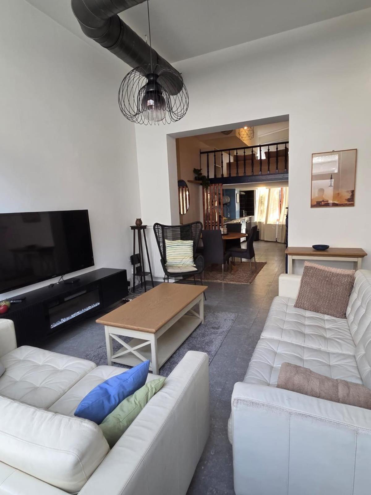 Industrial-style Loft With Mezzanine Bedroom In Prime Area Apartment *