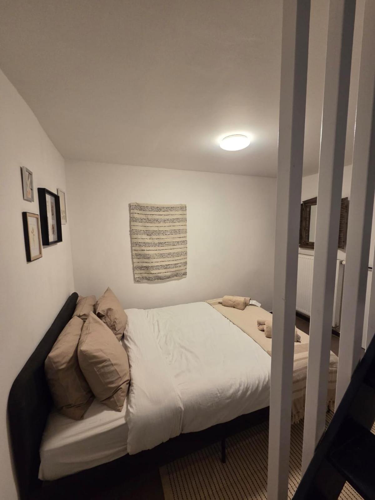 Industrial-style Loft With Mezzanine Bedroom In Prime Area Apartment *