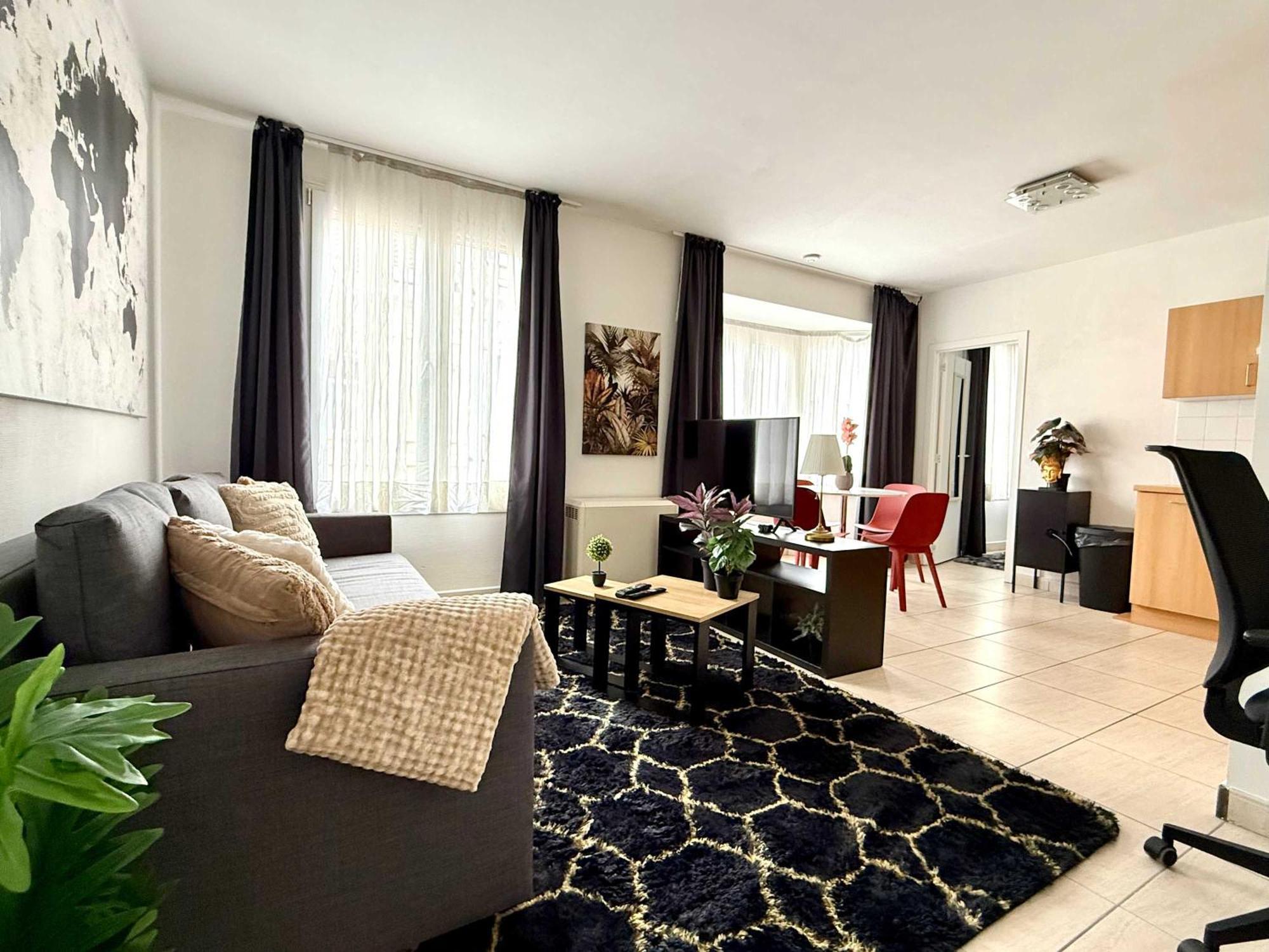 Elegant Close To The European Parliament Apartment *