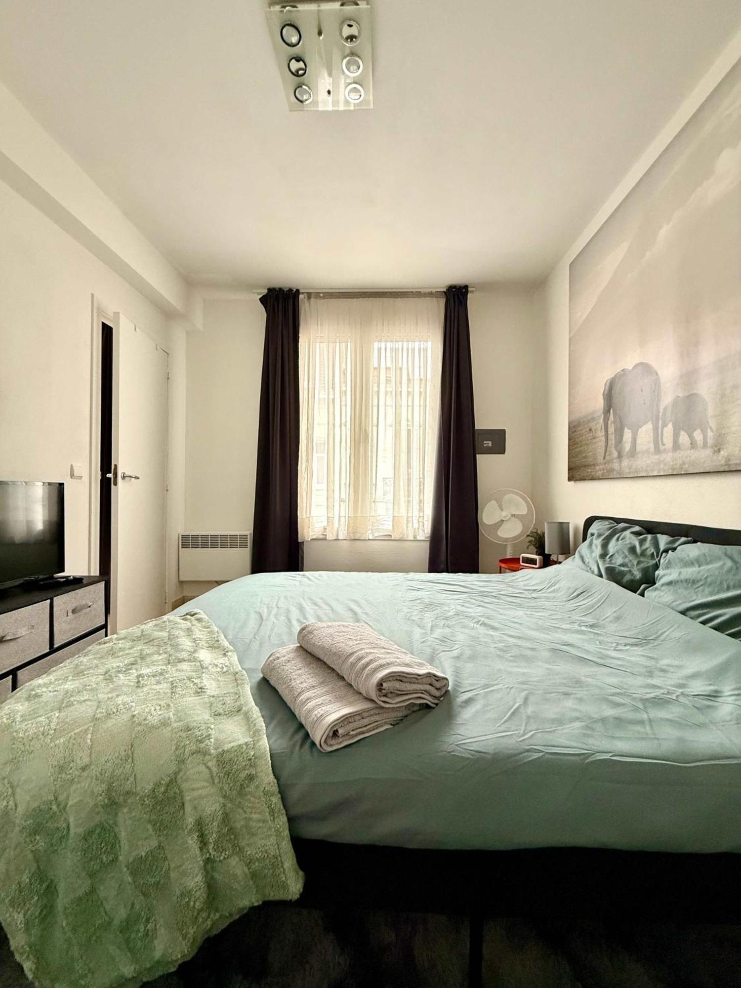 Elegant Close To The European Parliament Apartment *