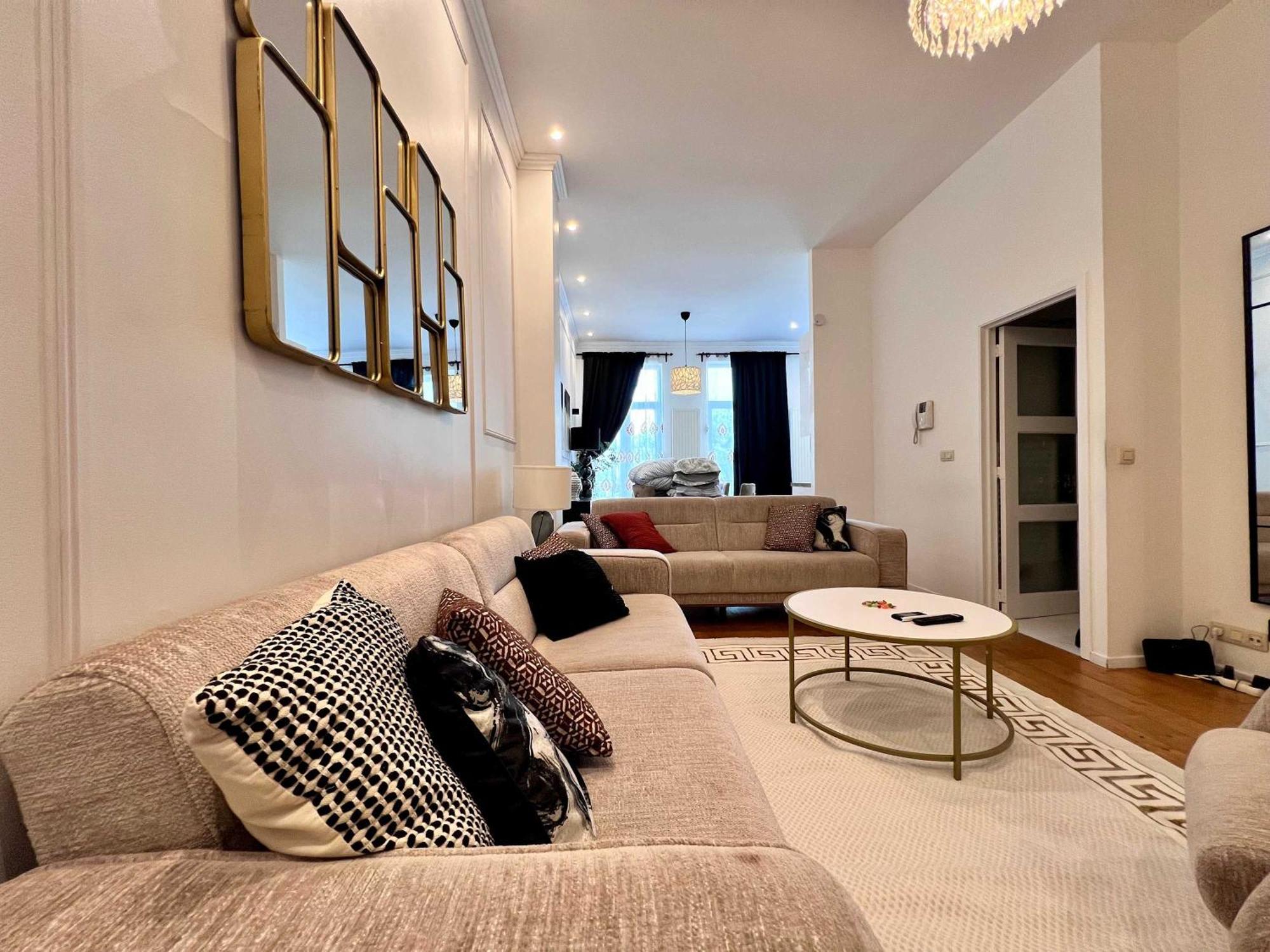 Apartment Family Cosy For Up To 9 Guests Near Midi Station