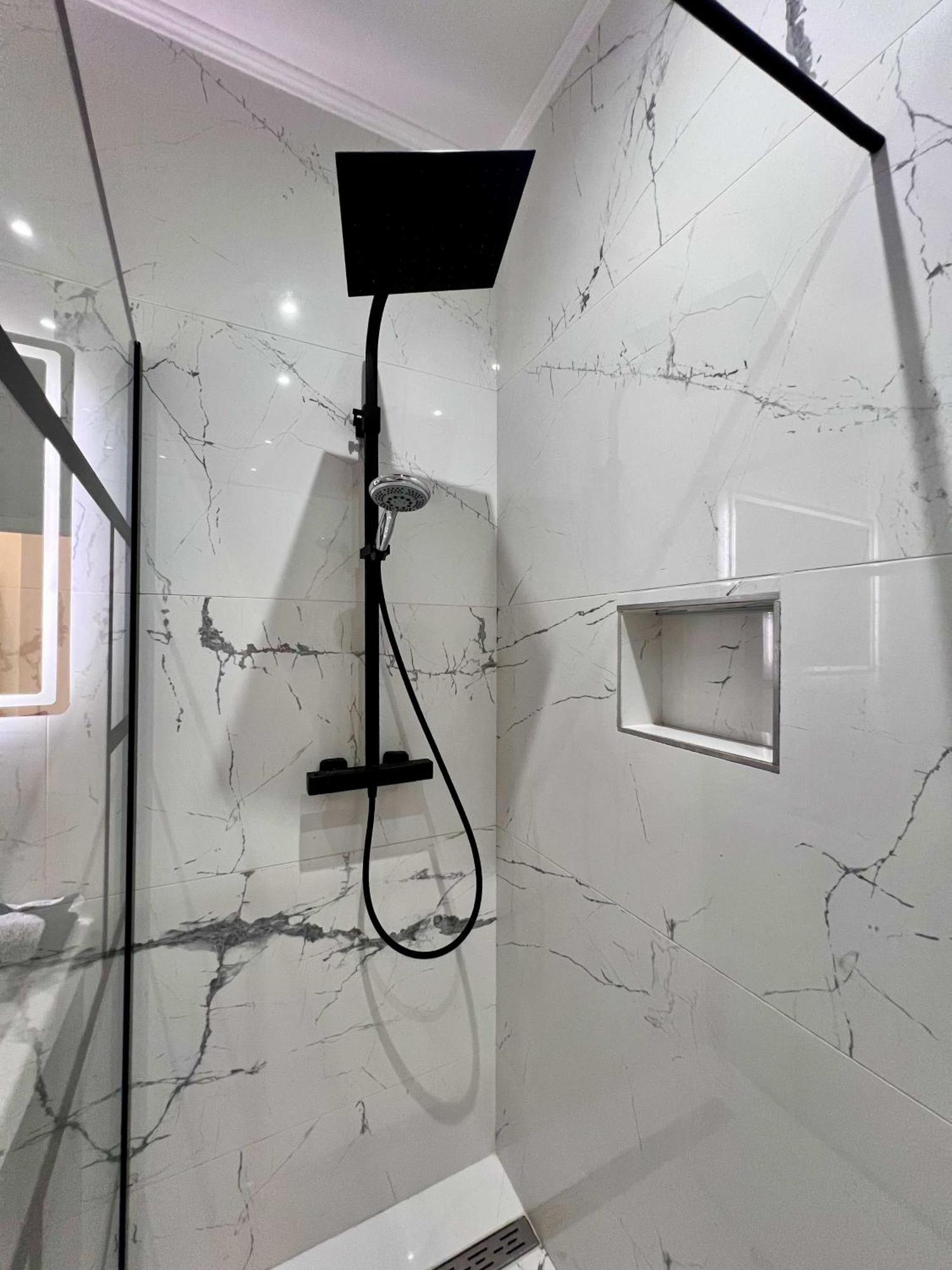 Family Cosy For Up To 9 Guests Near Midi Station *