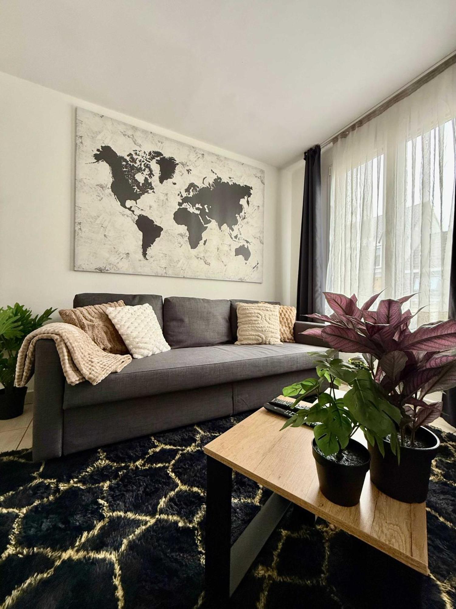 Elegant Close To The European Parliament Apartment