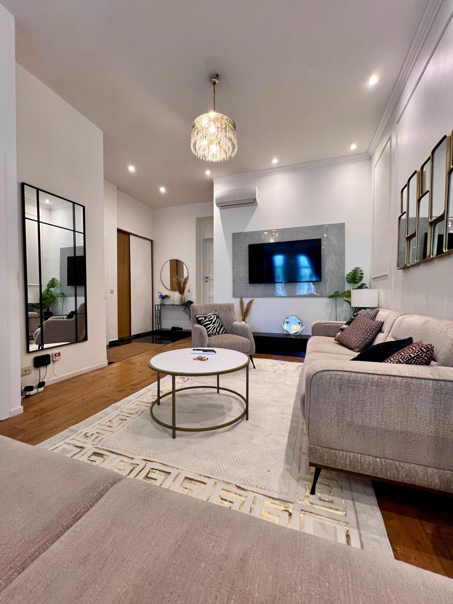 Family Cosy For Up To 9 Guests Near Midi Station *