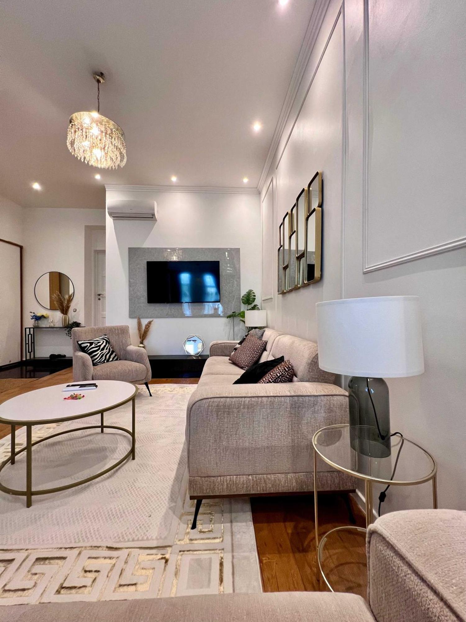 Family Cosy For Up To 9 Guests Near Midi Station Apartment *