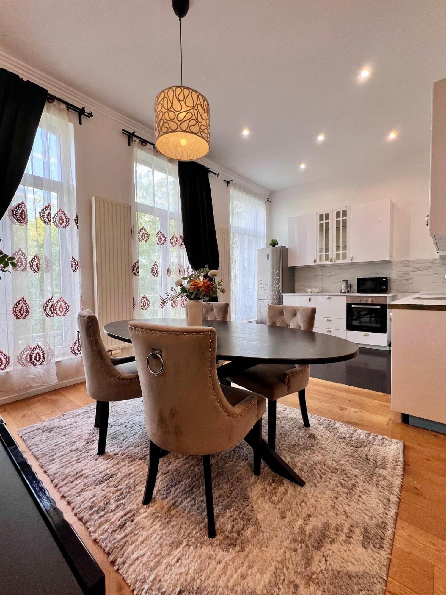 Family Cosy For Up To 9 Guests Near Midi Station Apartment Brussels