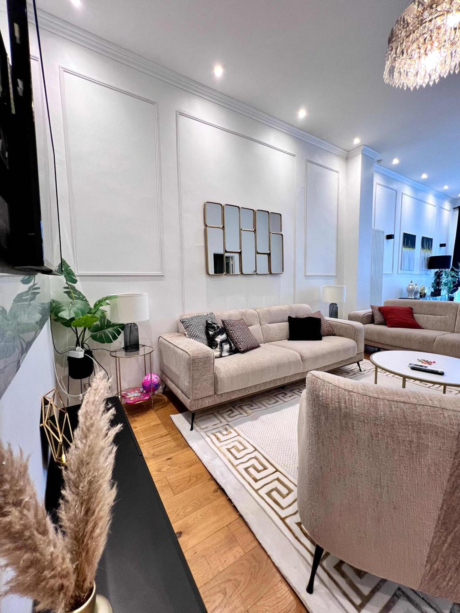 Apartment Family Cosy For Up To 9 Guests Near Midi Station