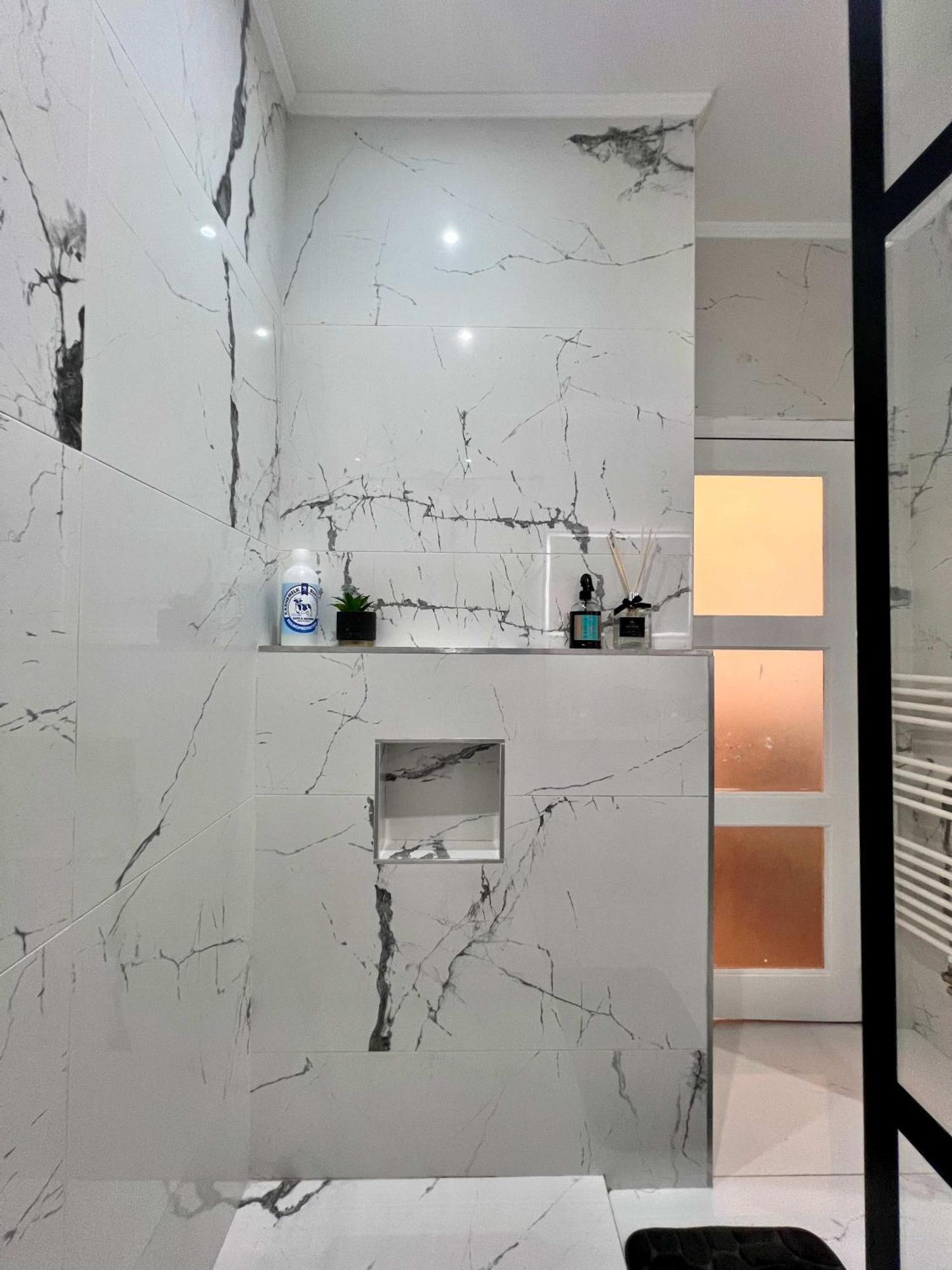 Family Cosy For Up To 9 Guests Near Midi Station *