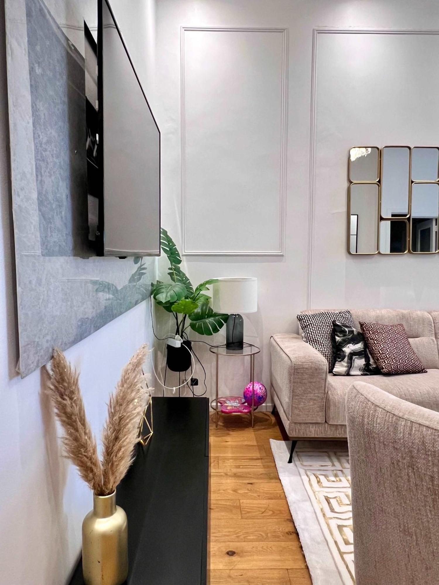 Family Cosy For Up To 9 Guests Near Midi Station * Brussels