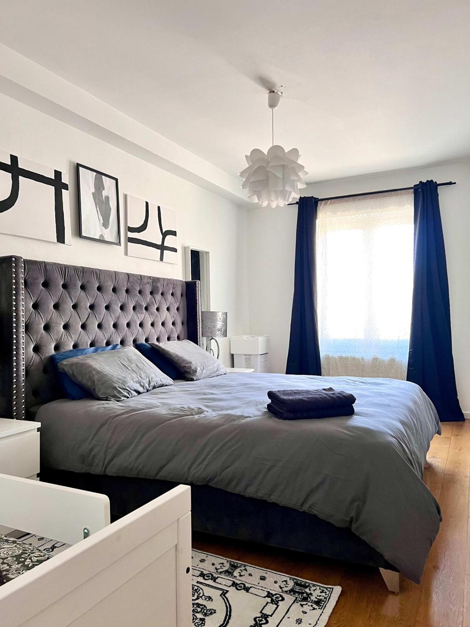 Family Cosy For Up To 9 Guests Near Midi Station Apartment Brussels