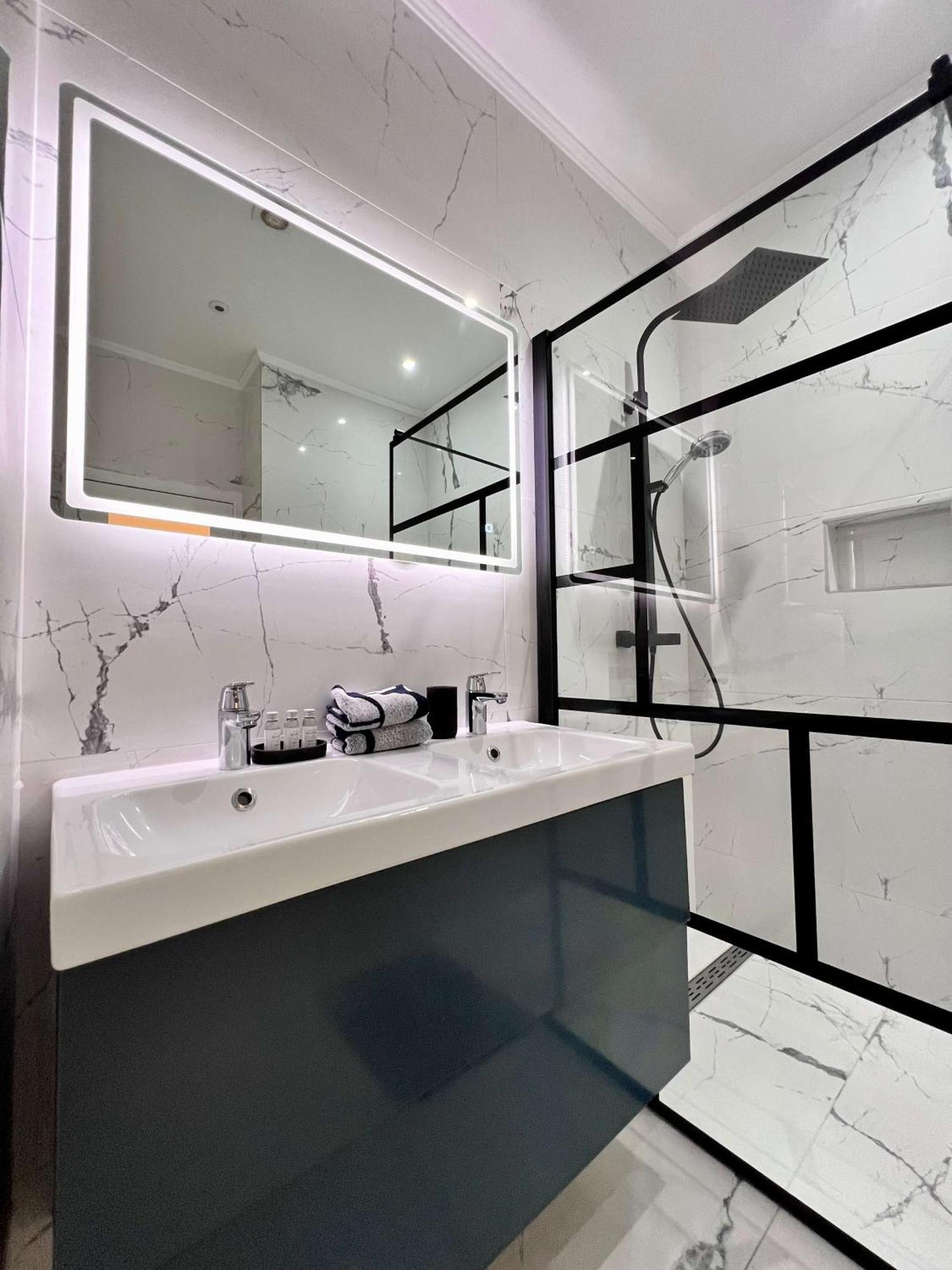 Family Cosy For Up To 9 Guests Near Midi Station * Brussels