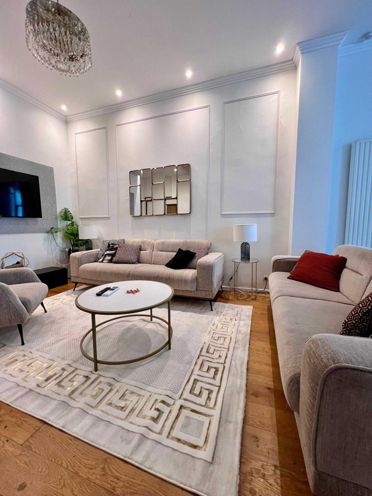 Family Cosy For Up To 9 Guests Near Midi Station Apartment