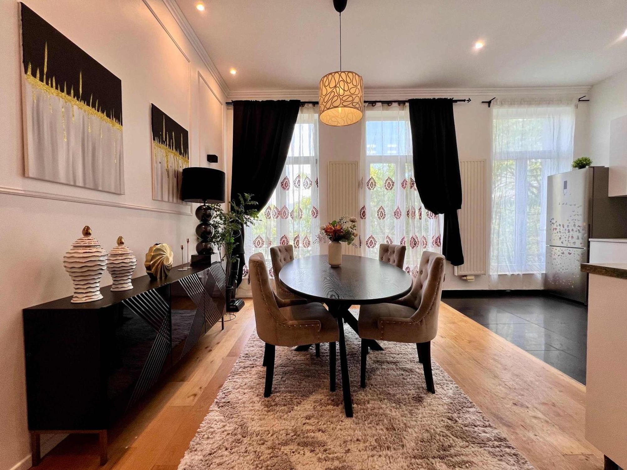 Family Cosy For Up To 9 Guests Near Midi Station