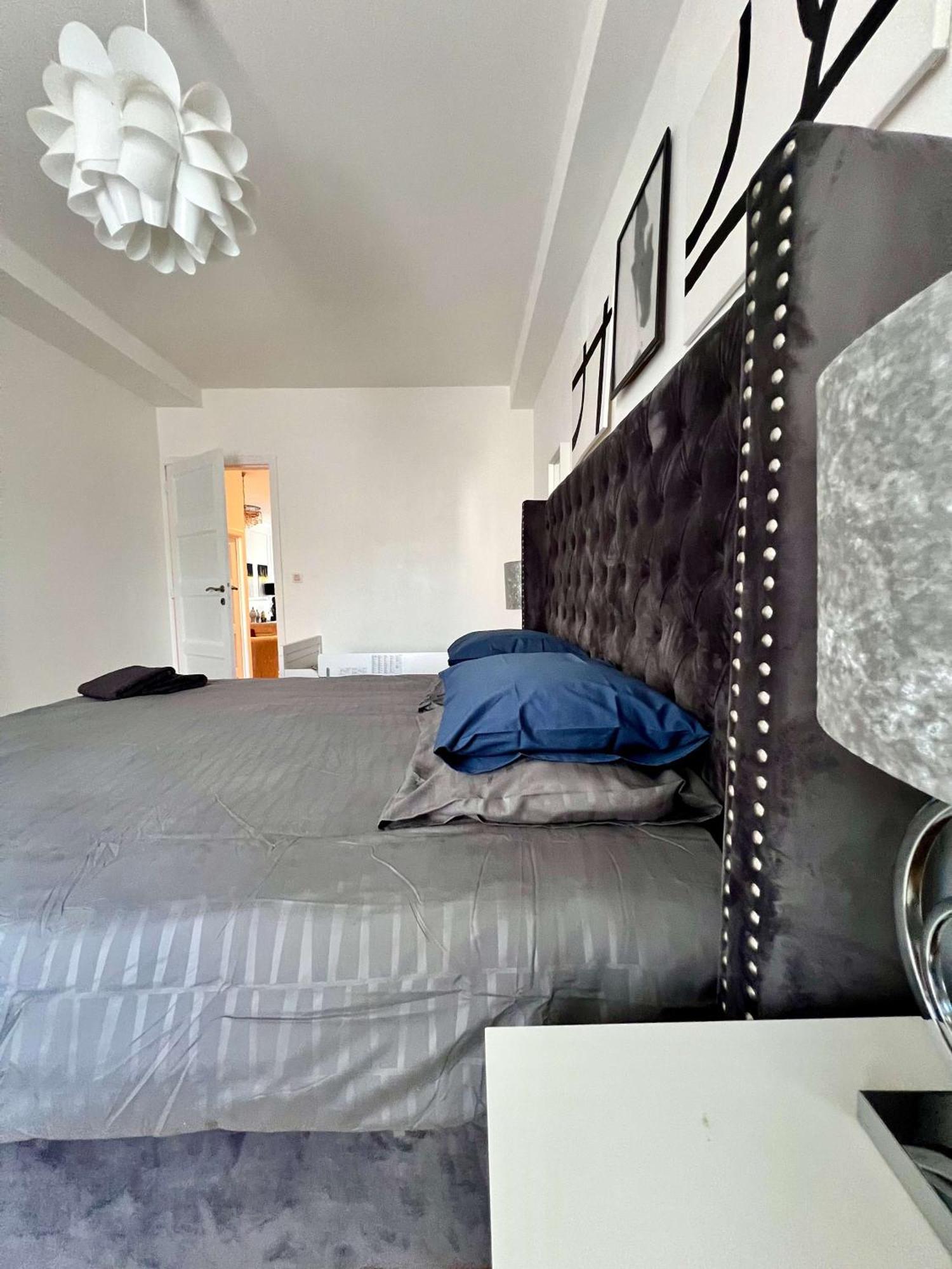 Family Cosy For Up To 9 Guests Near Midi Station *