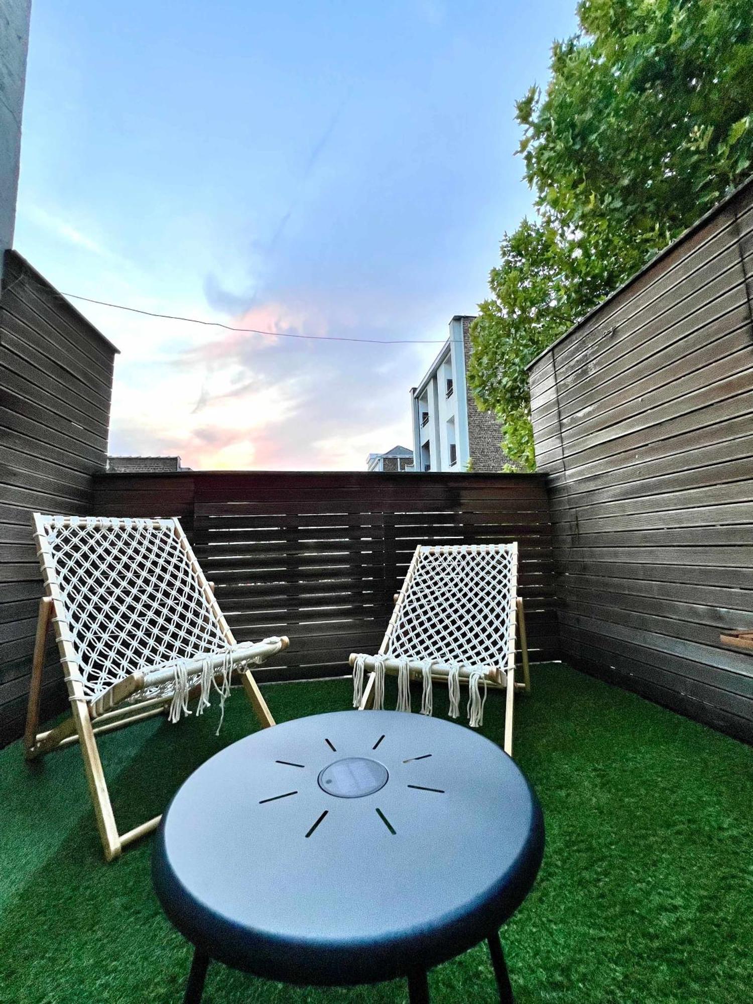 Family Cosy For Up To 9 Guests Near Midi Station *