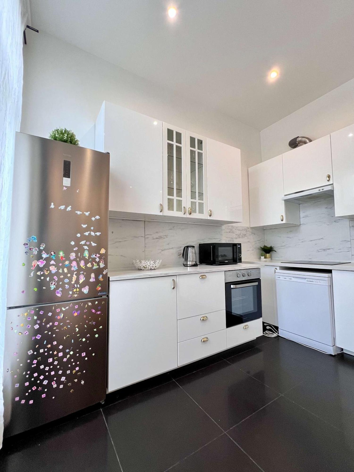 Family Cosy For Up To 9 Guests Near Midi Station Apartment Brussels