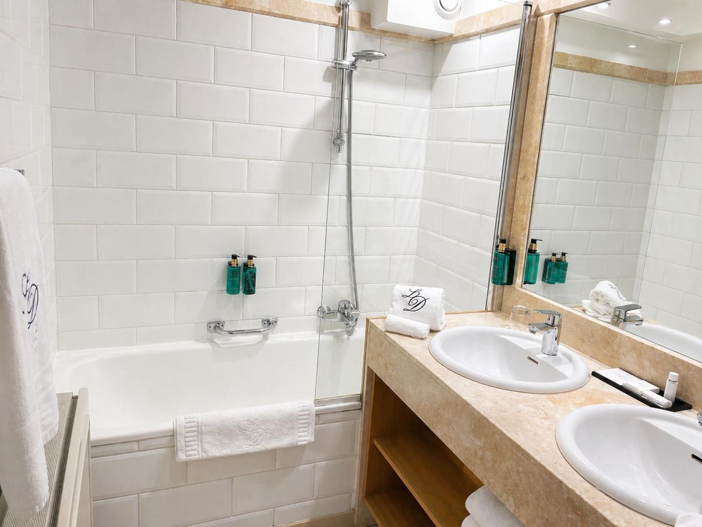 Hotel Le Dixseptieme 4*