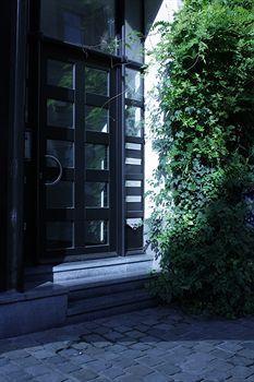 Yawn Apartment