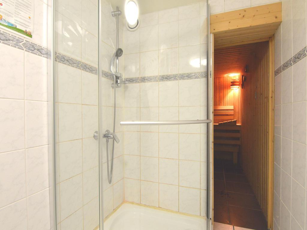 Spacious Chalet With Sauna In Daverdisse
