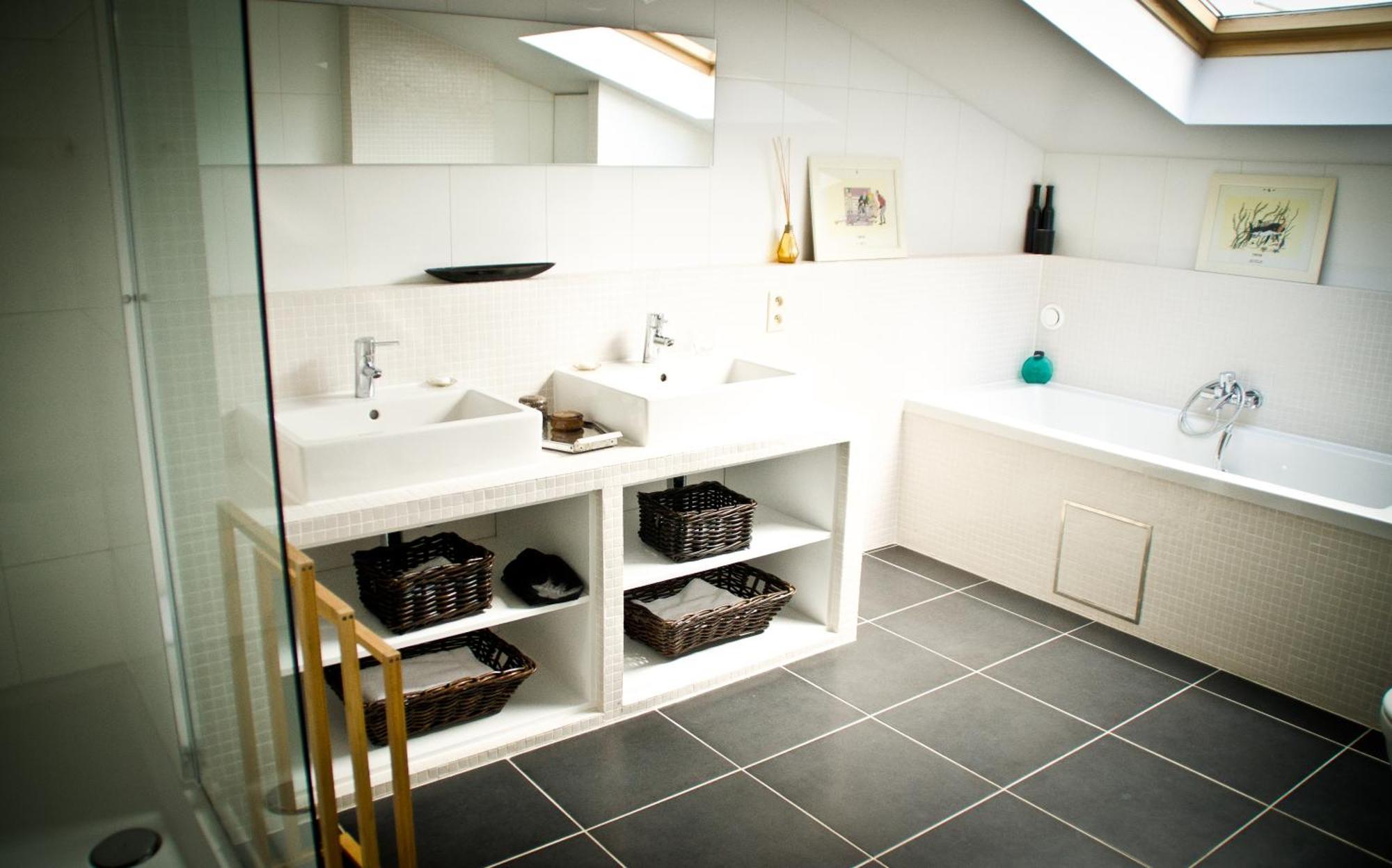House Ninety Ixelles