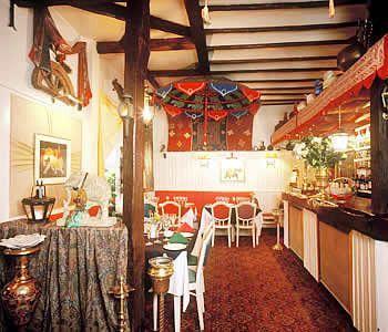 Khách sạn L'auberge Du Souverain 3*