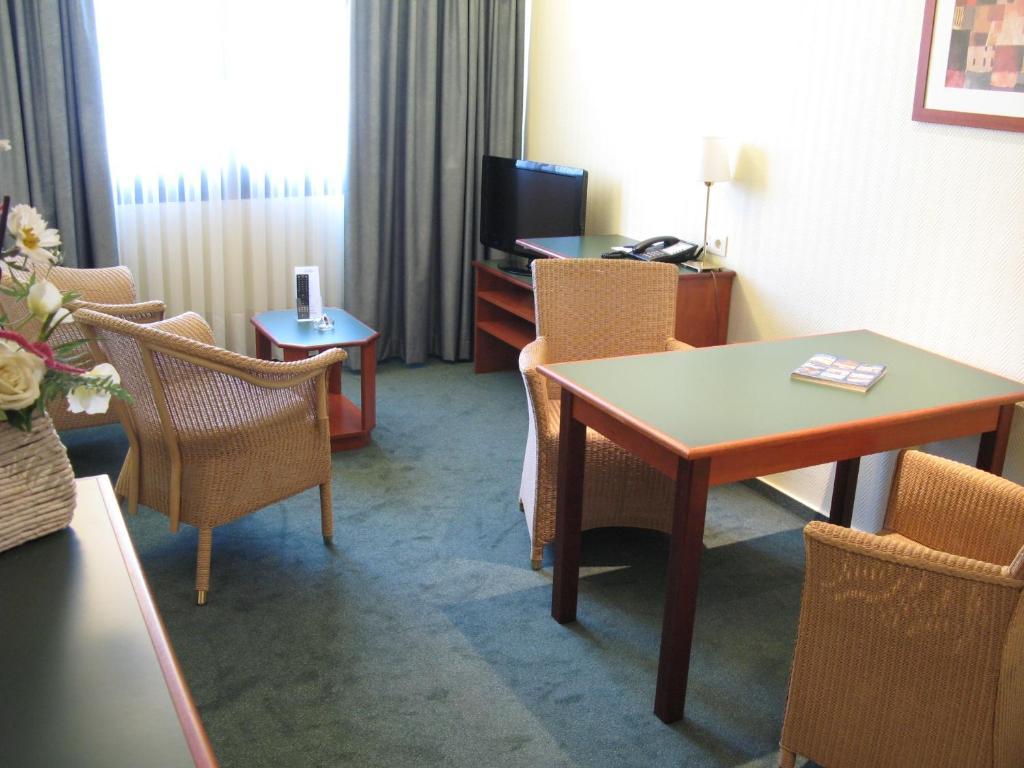 Western County House Hotel Saint-Gilles