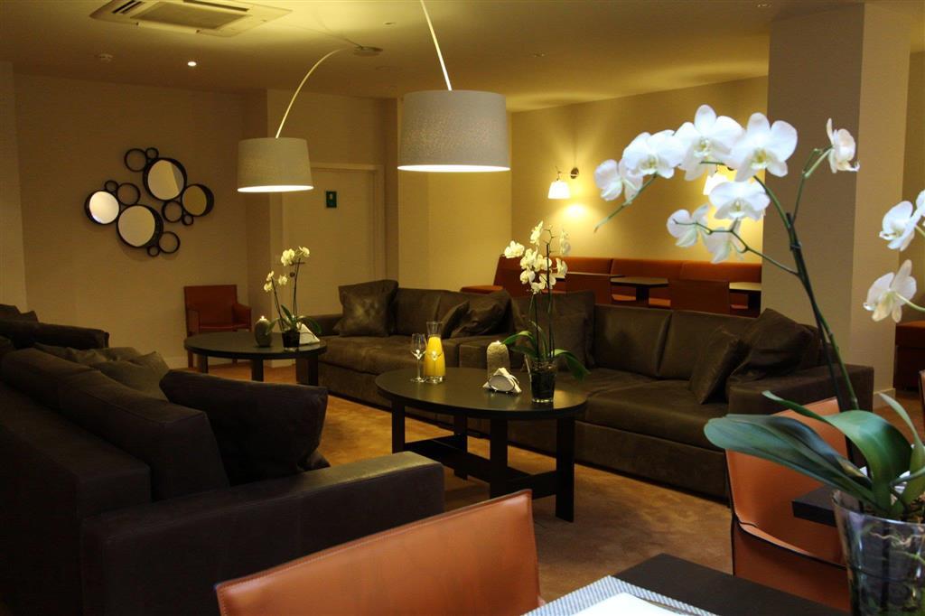 Pillows Centre Khách sạn 4*