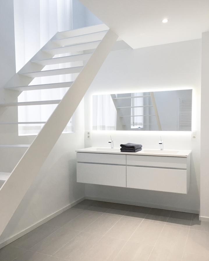 White 2 Apartment
