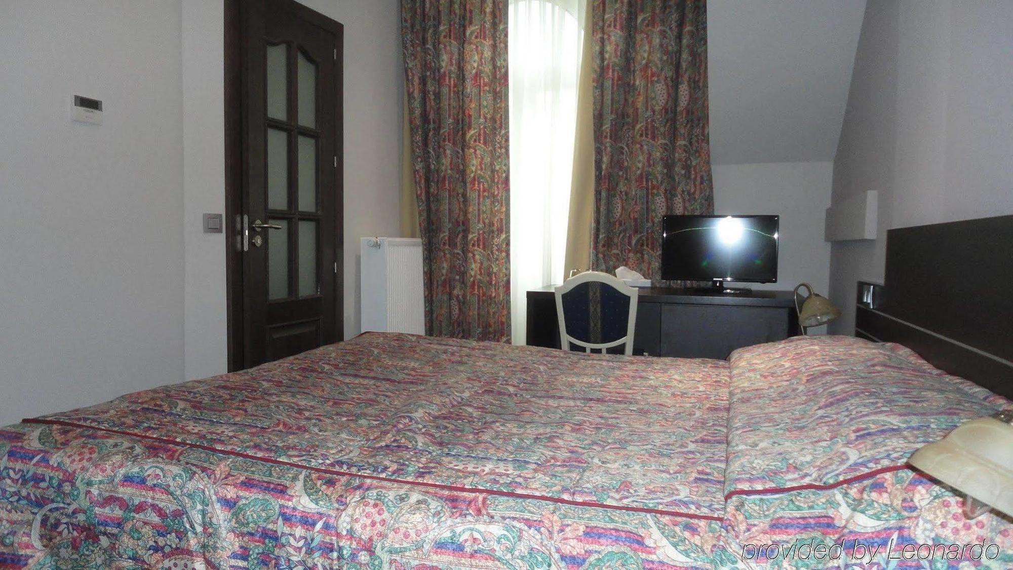 Khách sạn L'auberge Du Souverain 3*