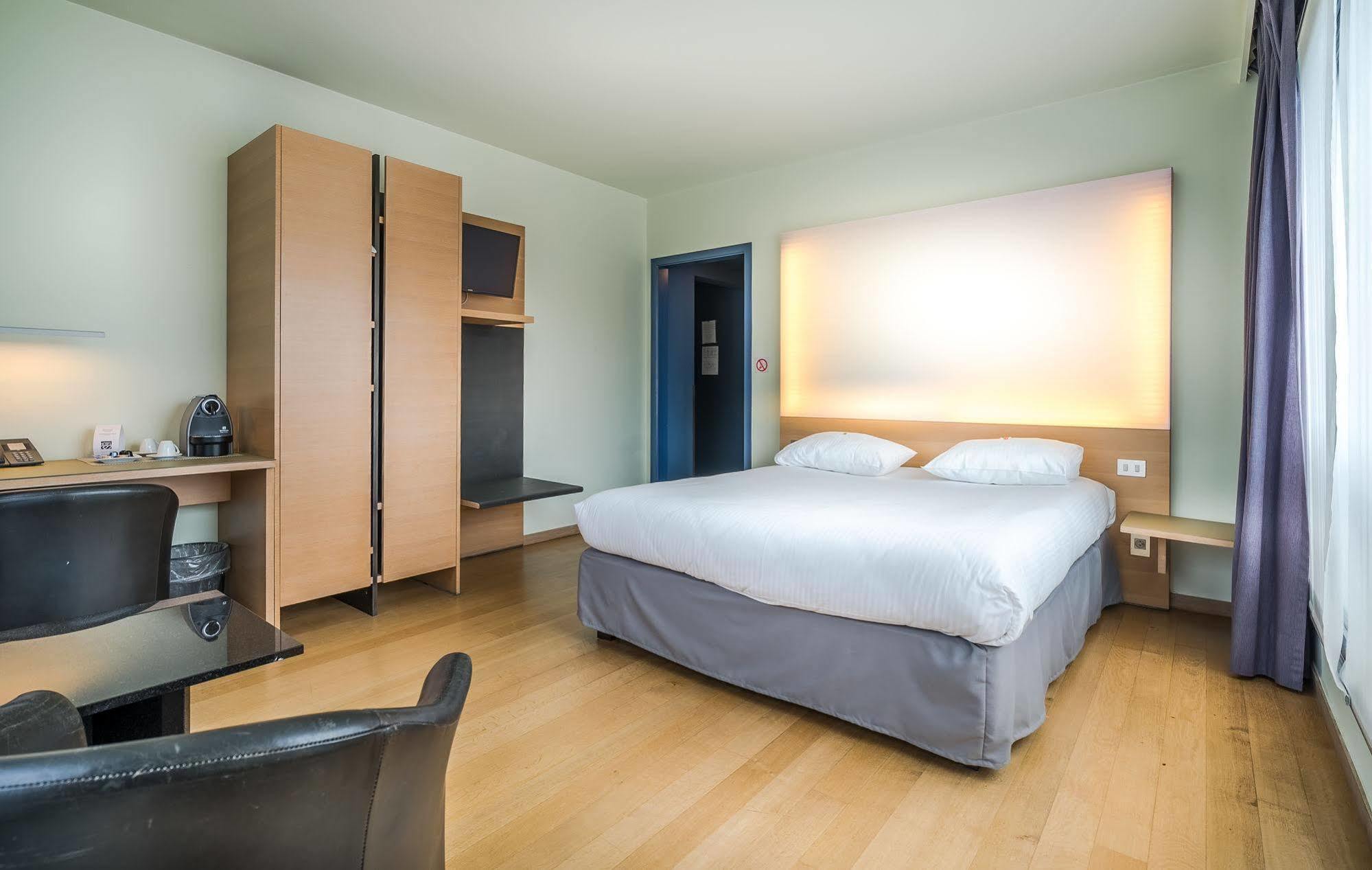 Hotel 322 Lambermont Brussels 3*