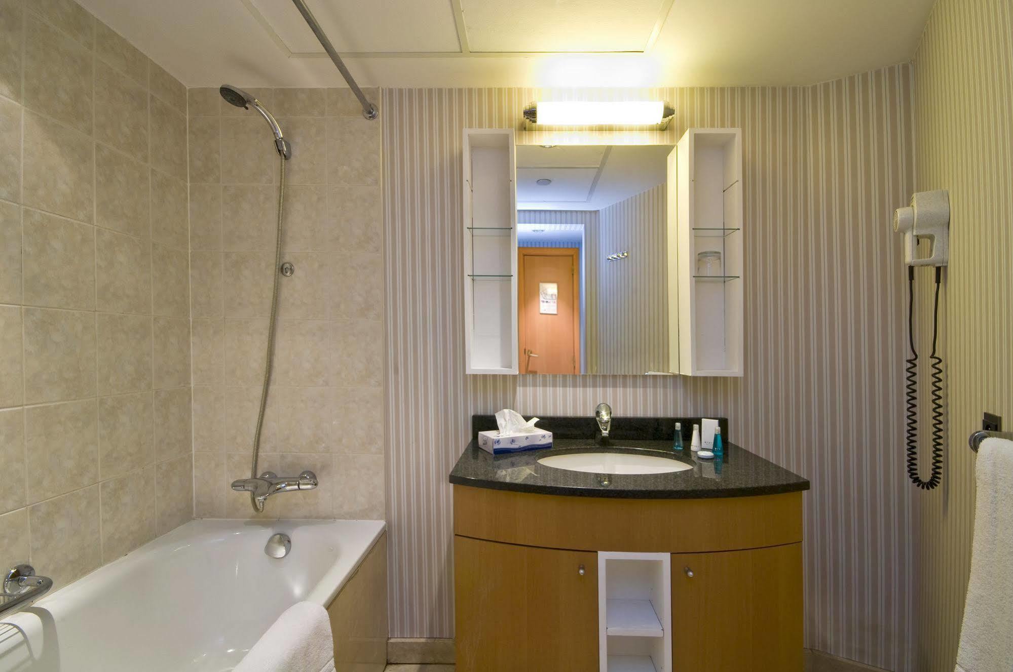 B-aparthotel Ambiorix 4* Brussels