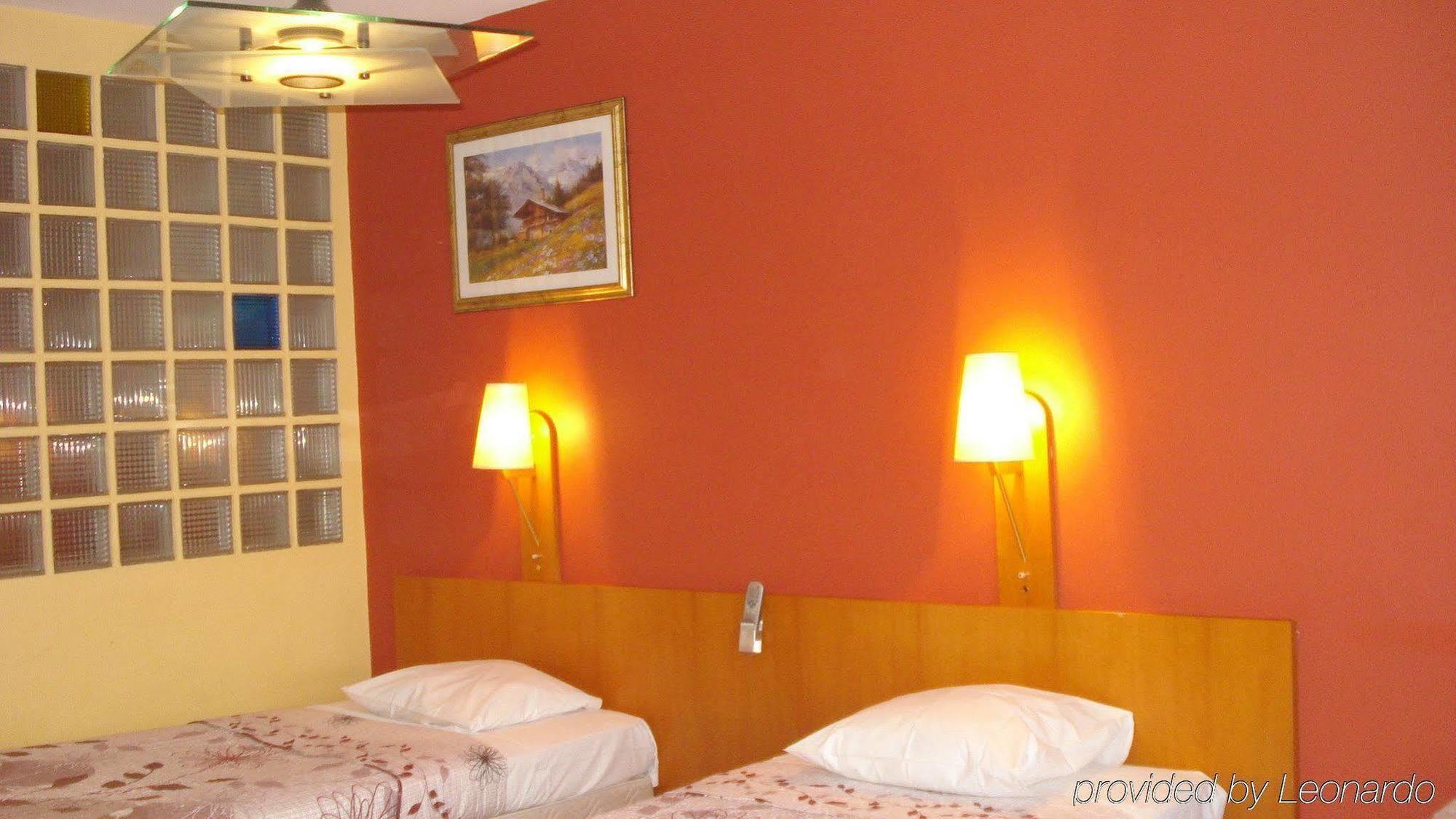 Albert Hotel 2*