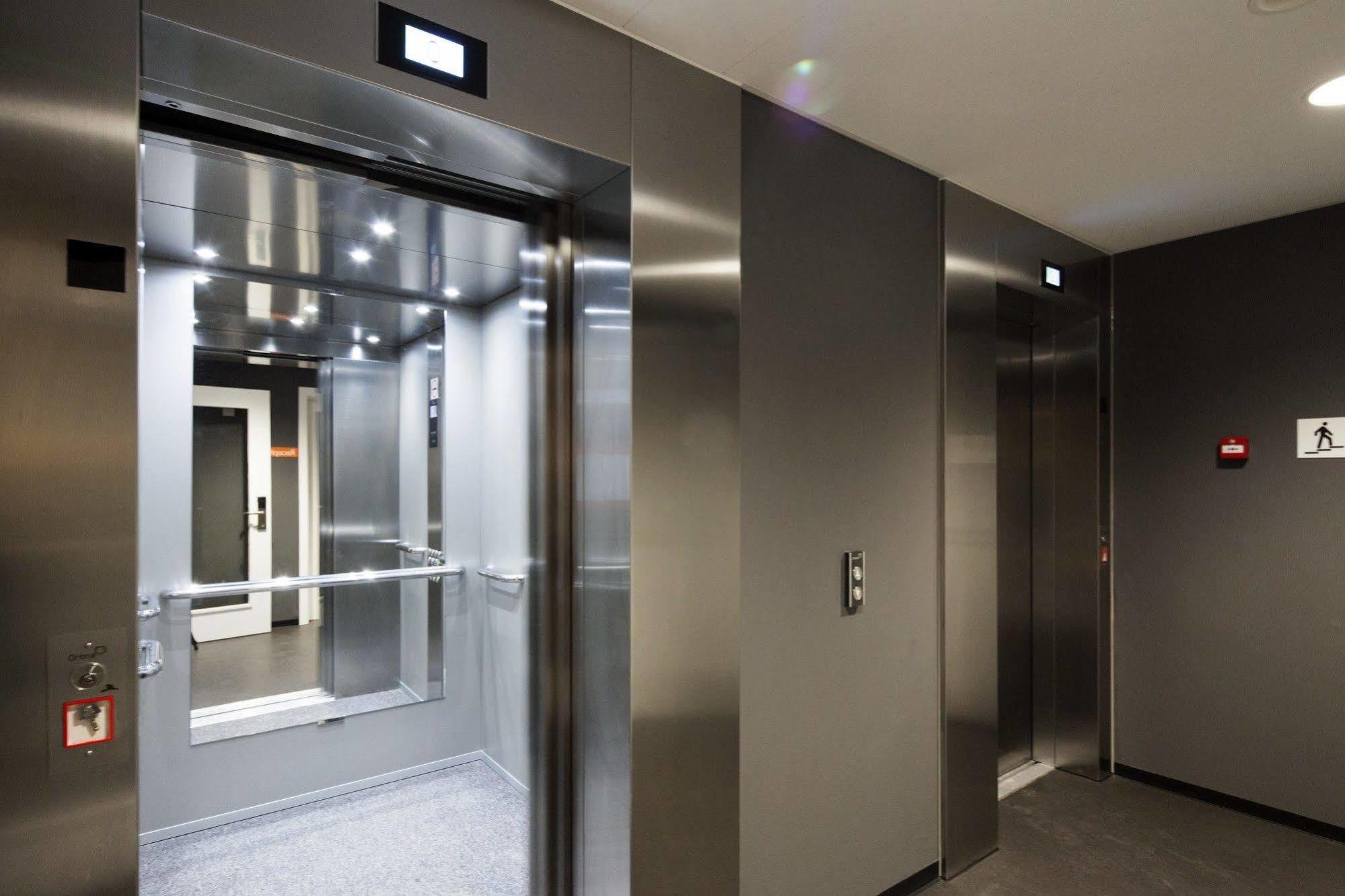Easyhotel Centre Khách sạn 3*