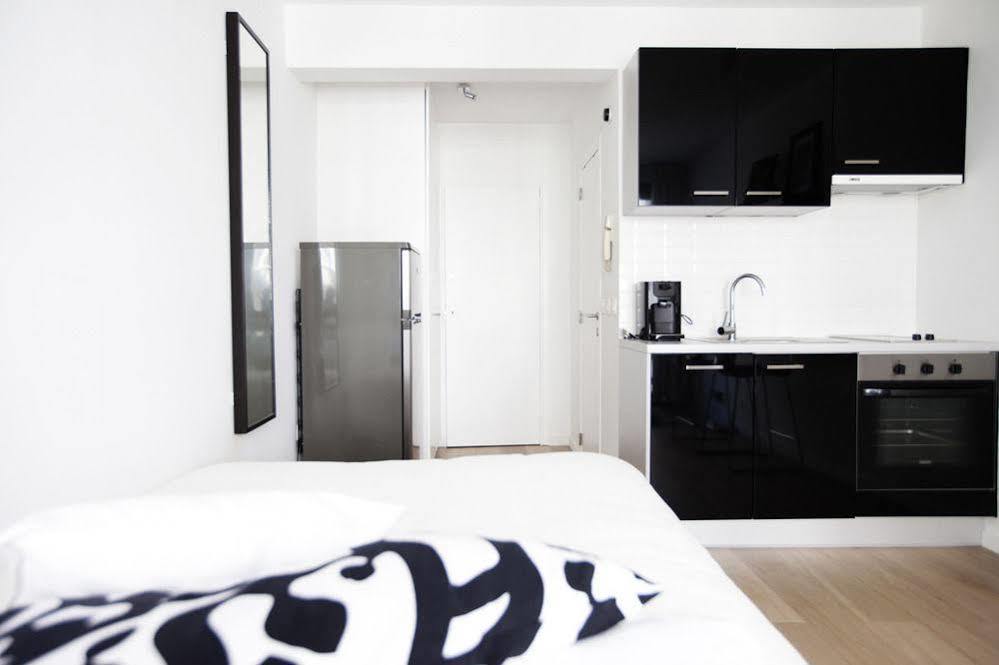 Chic Suisse Flat - Metro Louise Apartment *