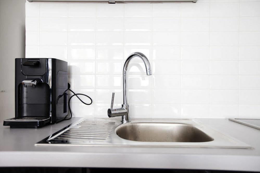 Chic Suisse Flat - Metro Louise Apartment *