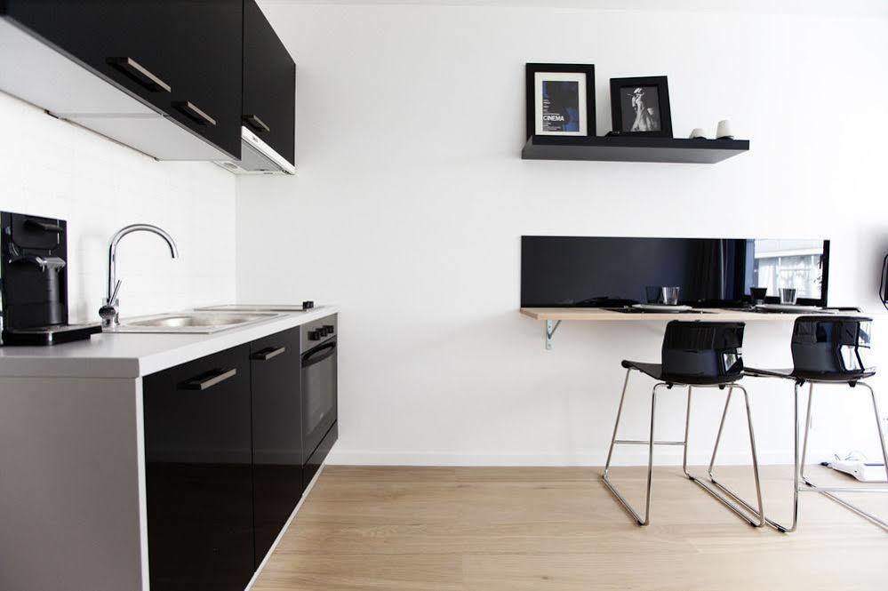 Chic Suisse Flat - Metro Louise Apartment