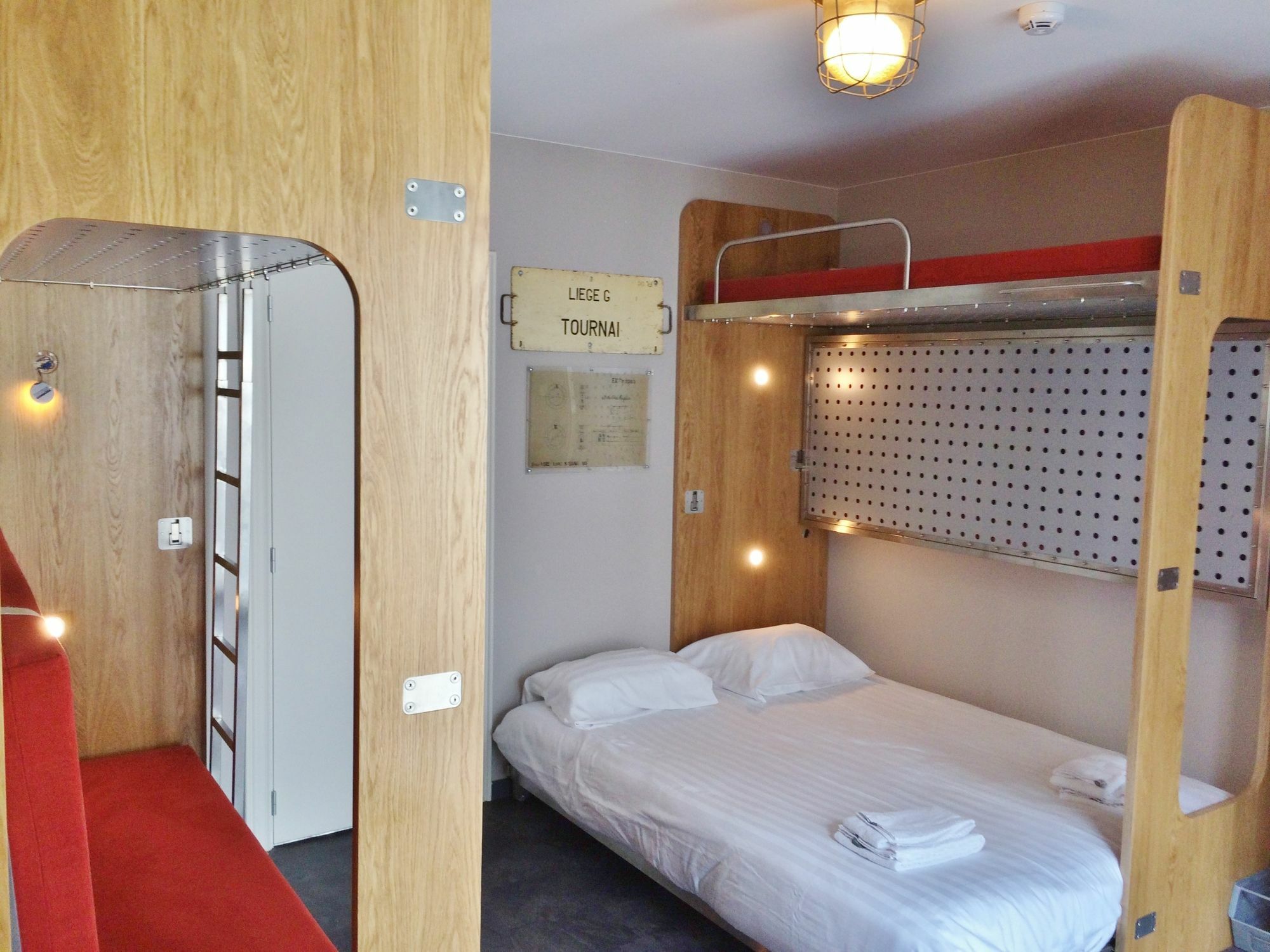 Train Hostel Schaerbeek