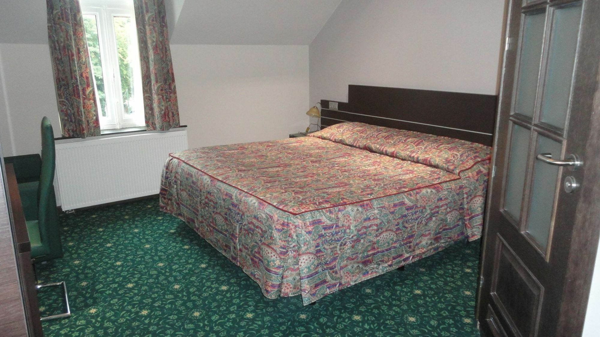 Khách sạn L'auberge Du Souverain 3*