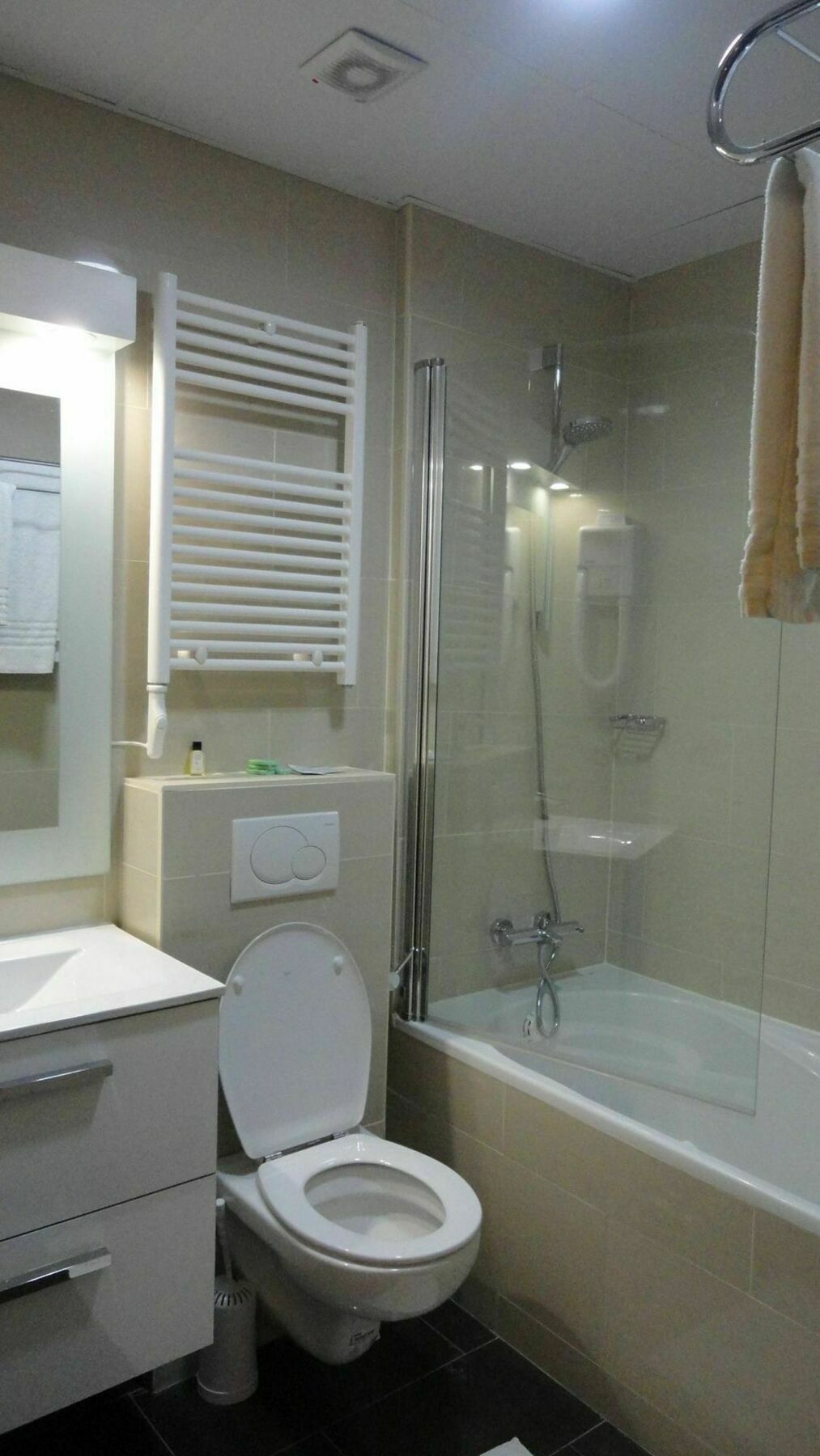 L'auberge Du Souverain Khách sạn