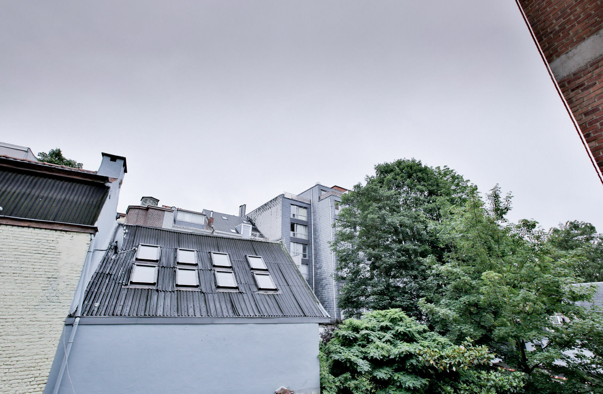 Chic Suisse Flat - Metro Louise *