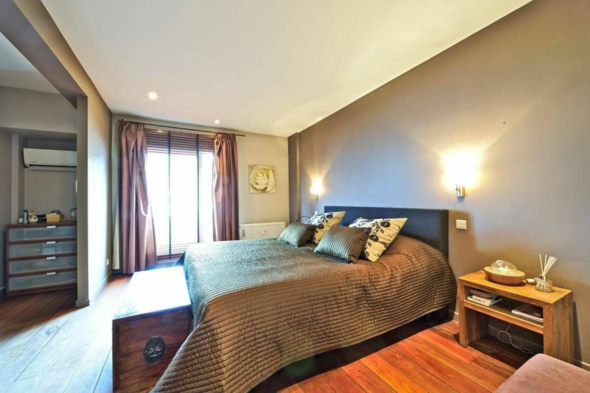 With 2 Bedrooms In Uccle, With Enclosed Garden And Wifi Apartment