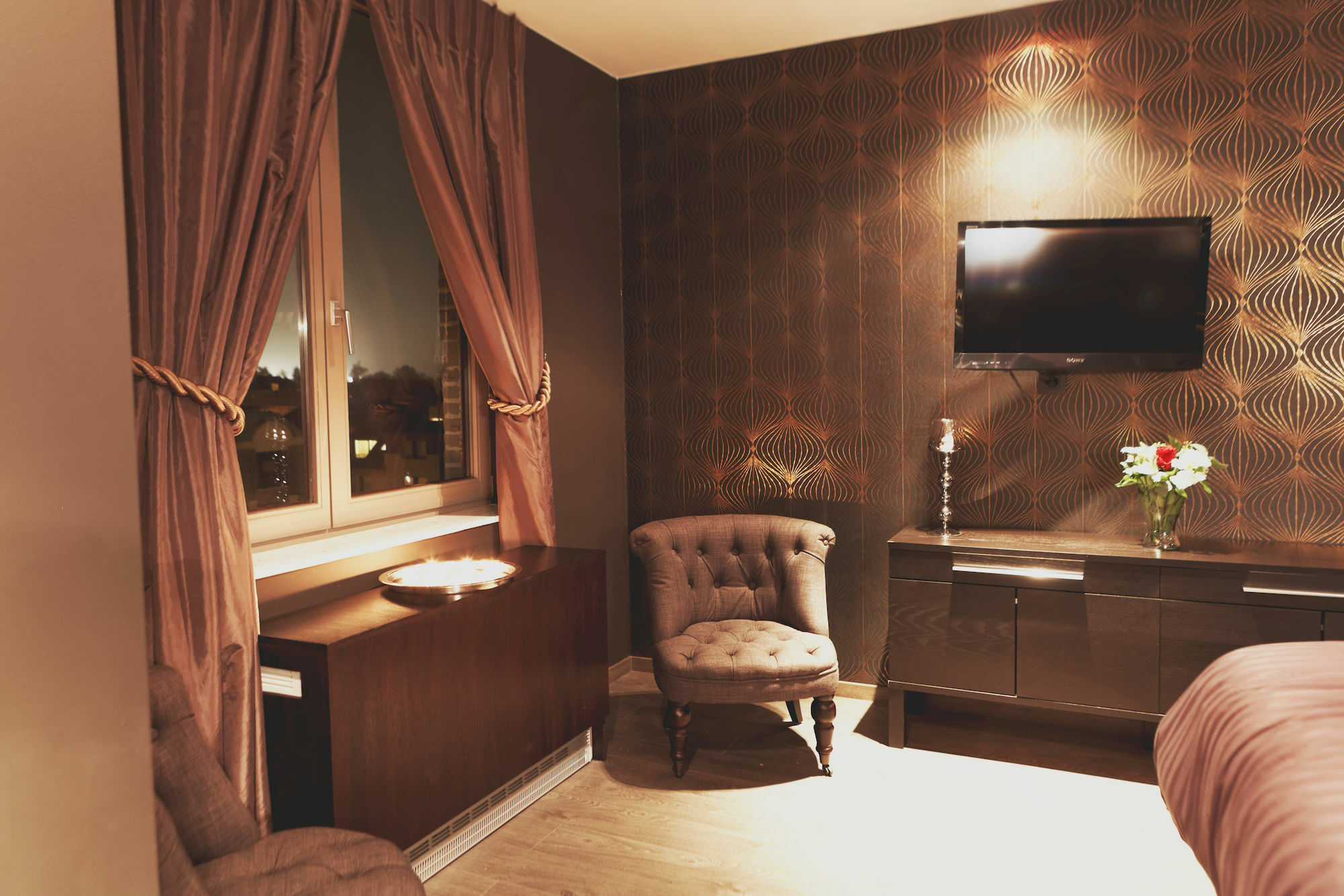 Secret Apartment *