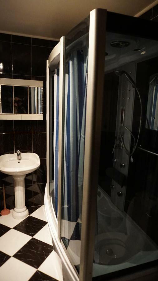 129 Avenue Le Marinel * Brussels