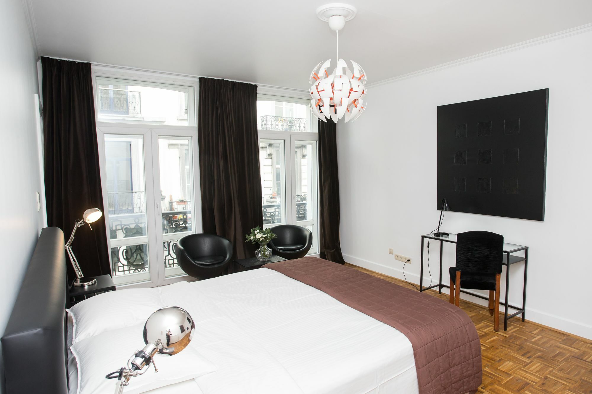 Nhà khách La Casa Bxl 3*