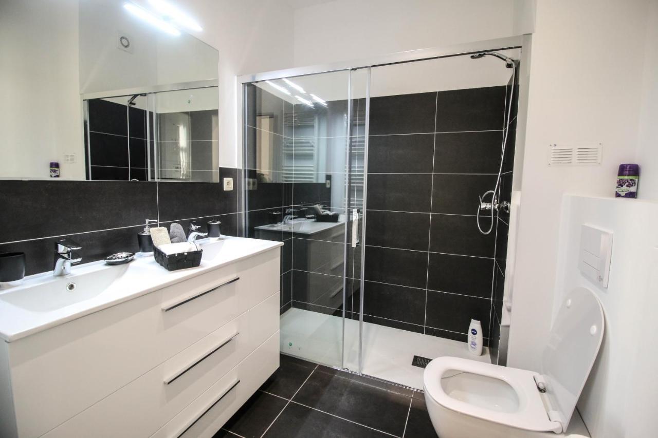 Luxury Apartment *