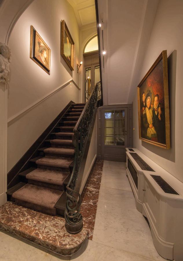 Louise Sur Cour Bed & Breakfast Brussel