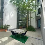Chambre, Salle Sport, Grand Patio, Salle De Bain - Luxueux Appartement Idealement Localise Dans Le Centre De Bruxelles